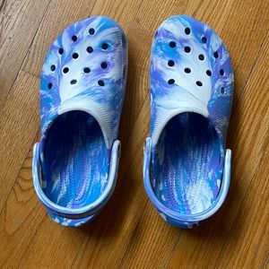 Woman’s size 8 crocs!